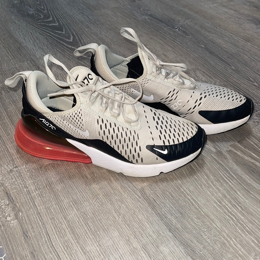 Women’s 8.5 Nike sneaker
